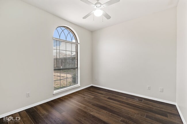 Building Photo - 5005 Longstreet Pl