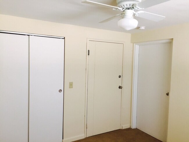 Building Photo - 558 Lowell Ave