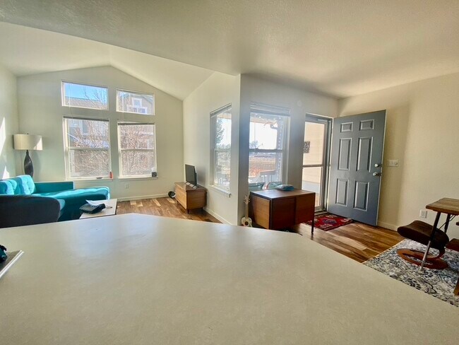 Building Photo - 111 Rowena Pl