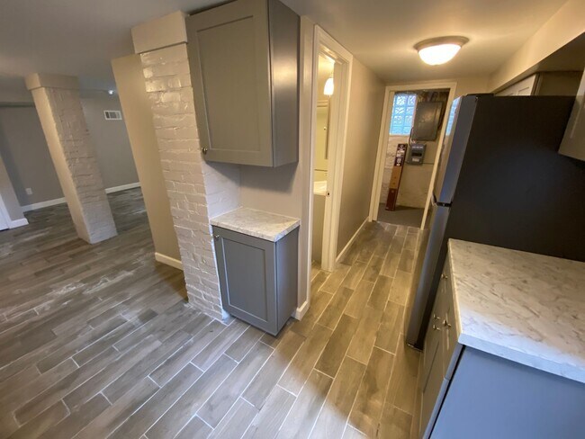 Building Photo - 426 E 15th Ave