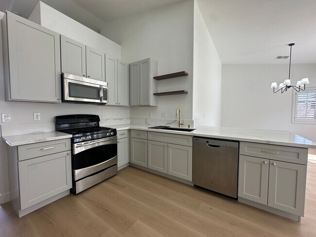 Building Photo - Beautiful Single Story Las Vegas Home For Rent.