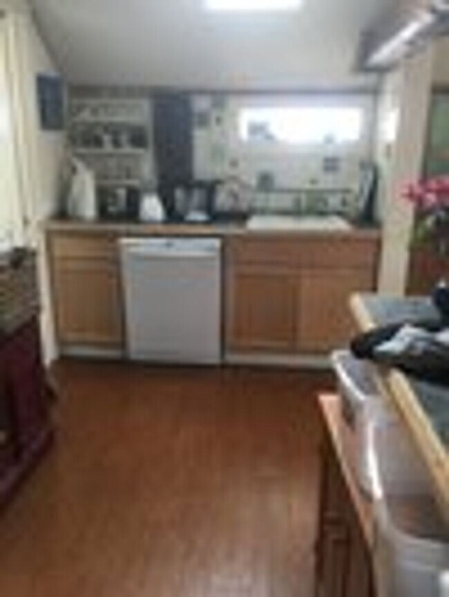 Building Photo - 2 Bedroom unit in North Amherst