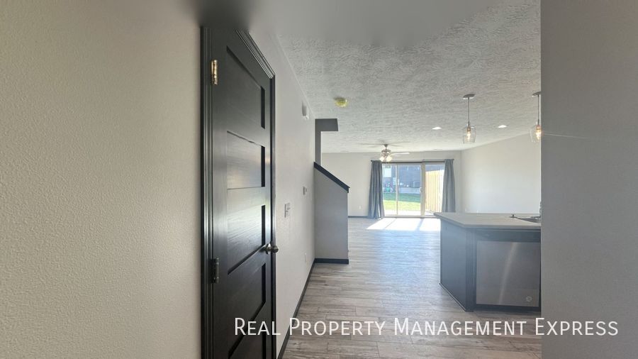 Building Photo - 9719 W Broek Dr