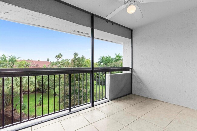 Building Photo - 711 N Pine Island Rd