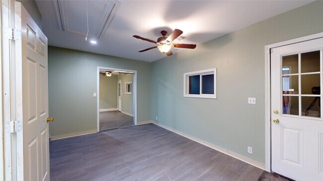 Building Photo - 6014 Knollwood Tr
