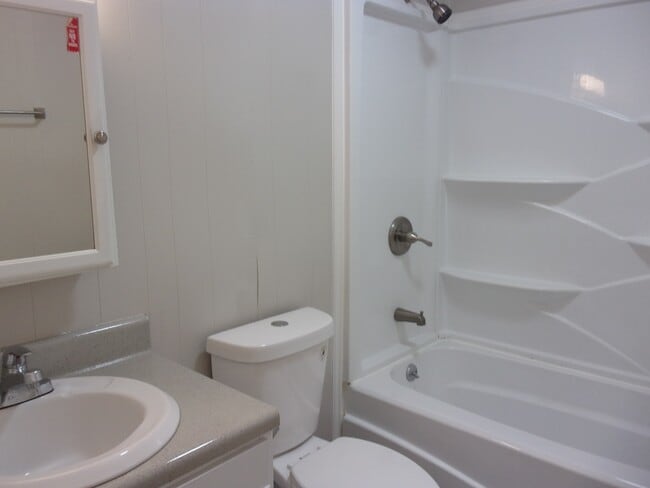 Building Photo - 1823 India Hook Rd