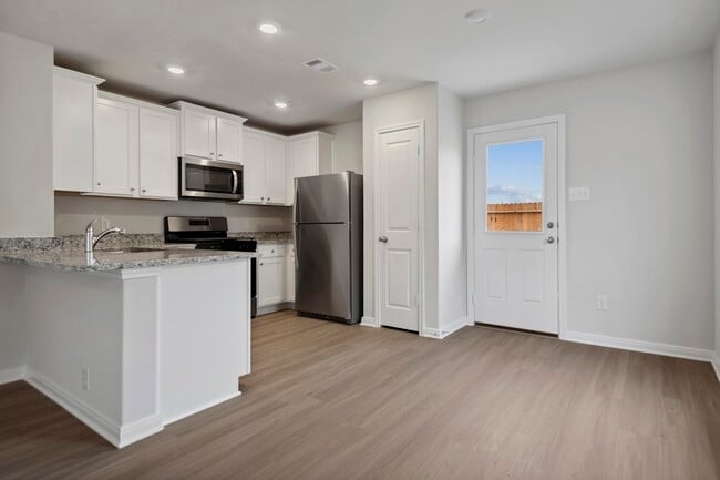 Building Photo - 15871 Berry Hl Dr