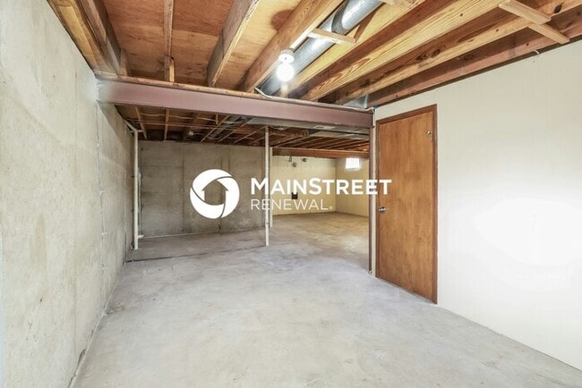 Building Photo - 3 Bedroom Pet-Friendly Home in Independence, MO with Main Street Renewal