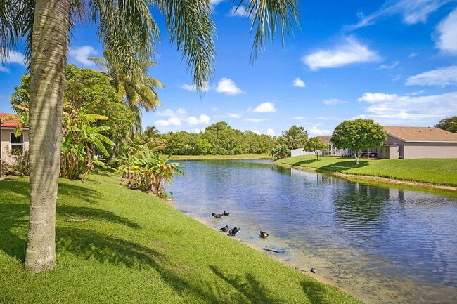 Building Photo - 1422 Fairway Cir