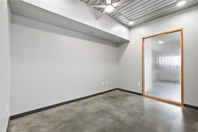 Building Photo - 620 Glen Iris Dr NE