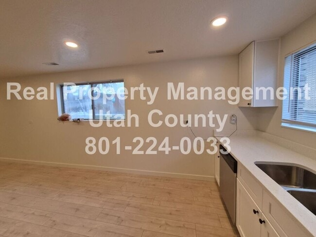 Building Photo - 1148 W 100 N