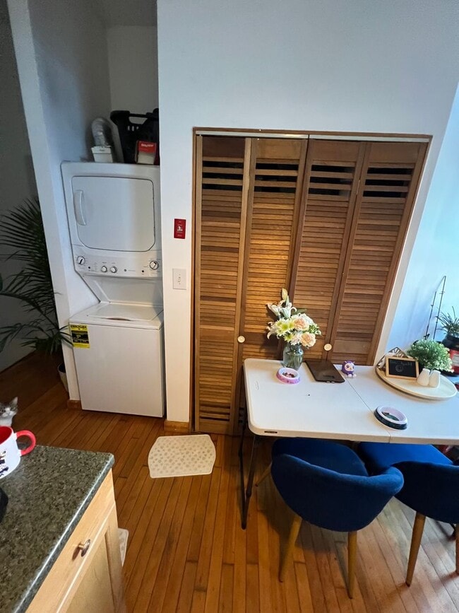 Building Photo - Downtown Bridgeport 1-Bed, 2-Bath with All...