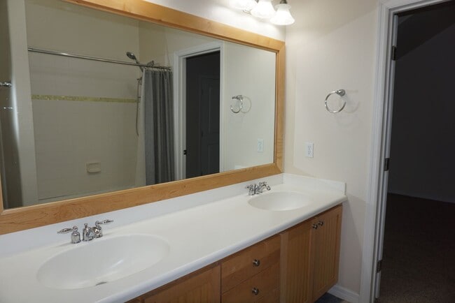 Building Photo - Two Story Townhome Clermont Yacht Club