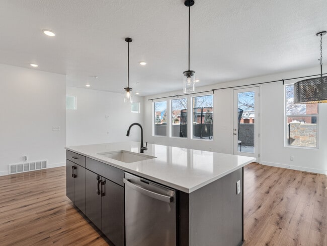 Building Photo - 4638 Tulip Ln