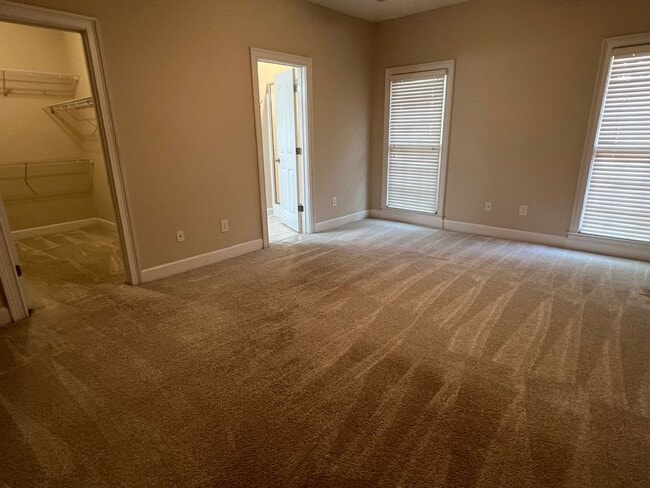 Building Photo - 714 Berry Ln