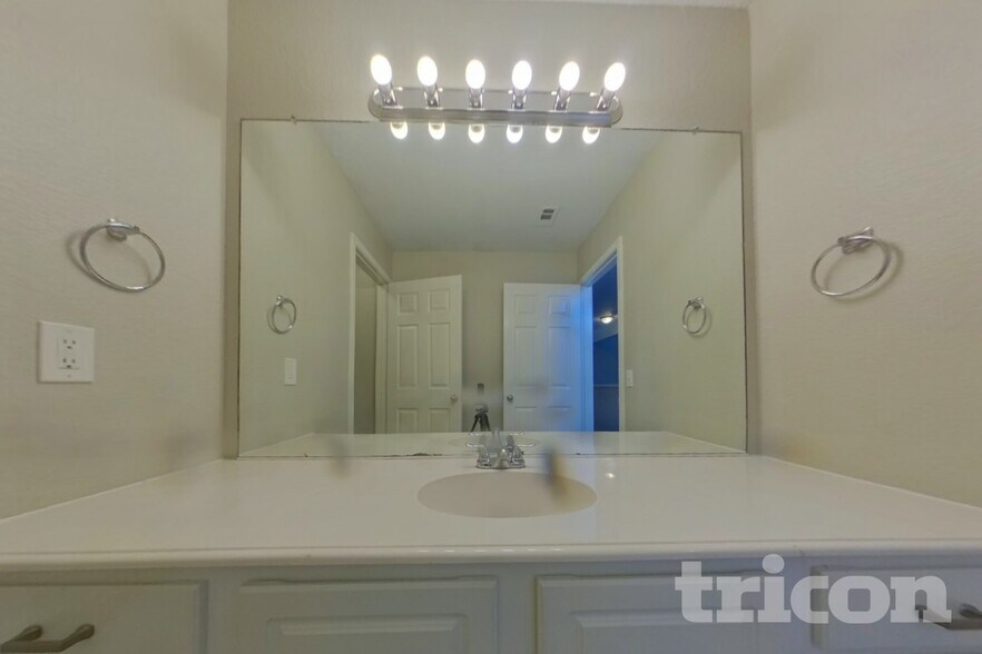 Building Photo - 4504 Vista Meadows Dr