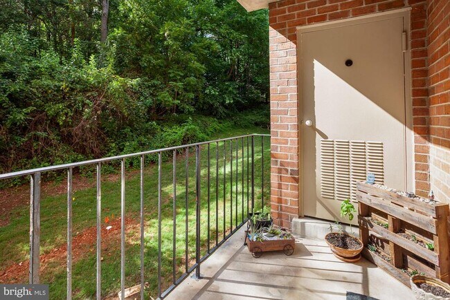 Building Photo - 1541 Colonial Dr