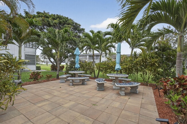 Building Photo - 155 Windsor G