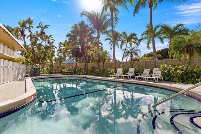 Building Photo - 1125 NE 16th Pl