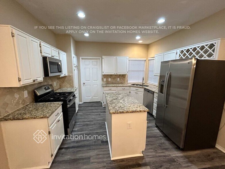 Building Photo - 825 Claire View Dr