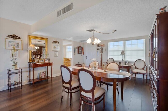 Building Photo - 3960 Oaks Clubhouse Dr