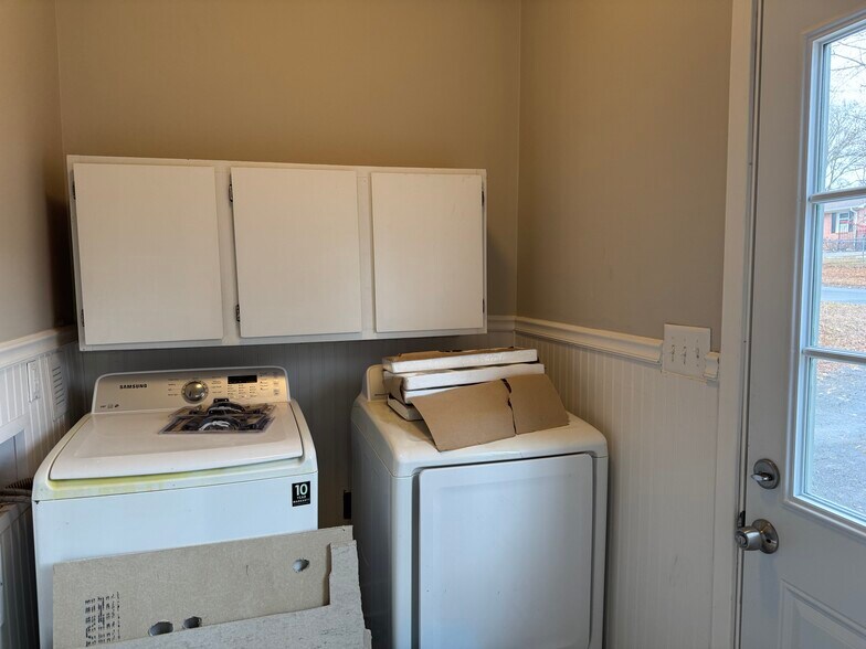 Building Photo - 3729 Woodleaf Rd