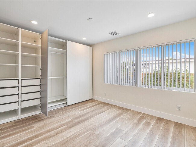 Building Photo - 203 NE 107th St