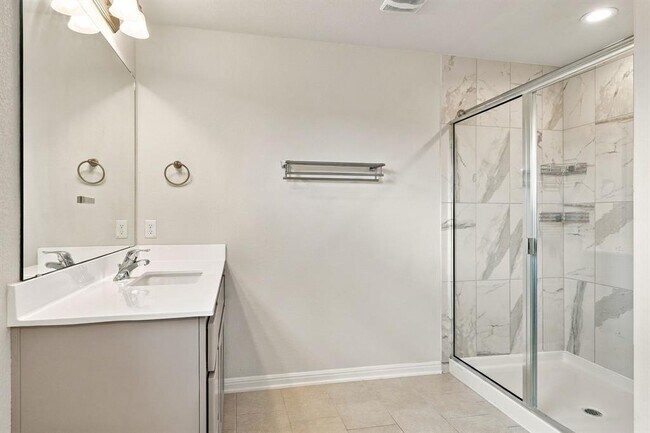 Building Photo - 609 Falkland Trace