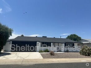 Building Photo - 10806 W Camelot Cir