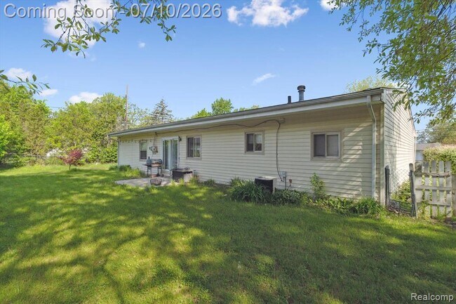 Building Photo - 500 Trombley Rd