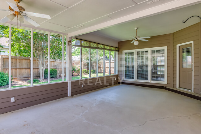 Building Photo - 8536 Plantation Ridge Rd