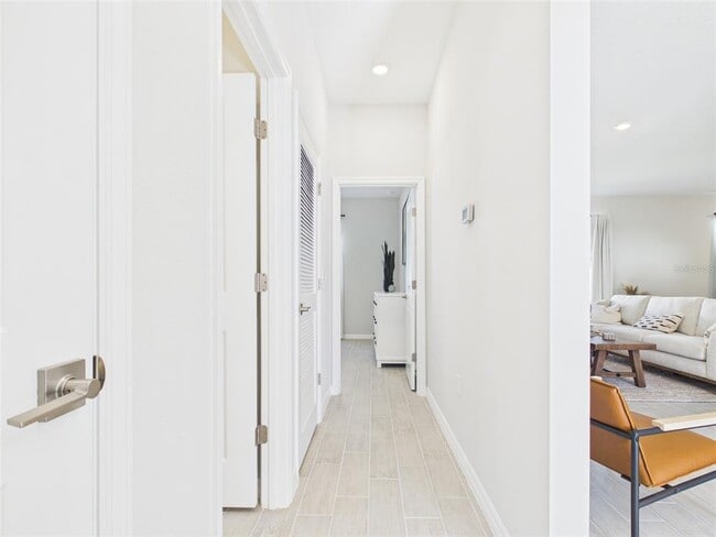 Building Photo - 566 Marion Oaks Blvd