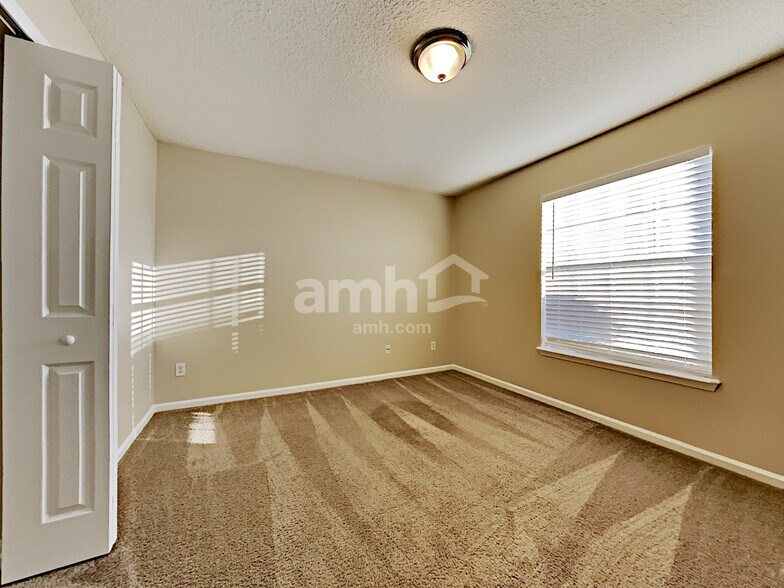 Building Photo - 3266 Woodglen Dr