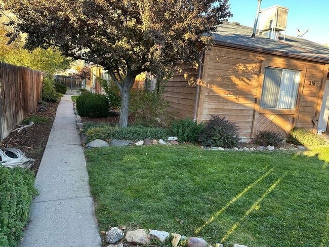 Building Photo - 2 bedroom in Prime Palisade Location