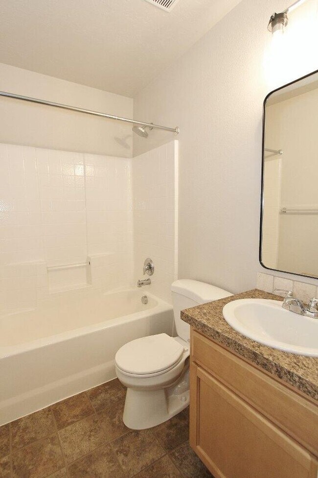 Building Photo - Immaculate Single-Level Home