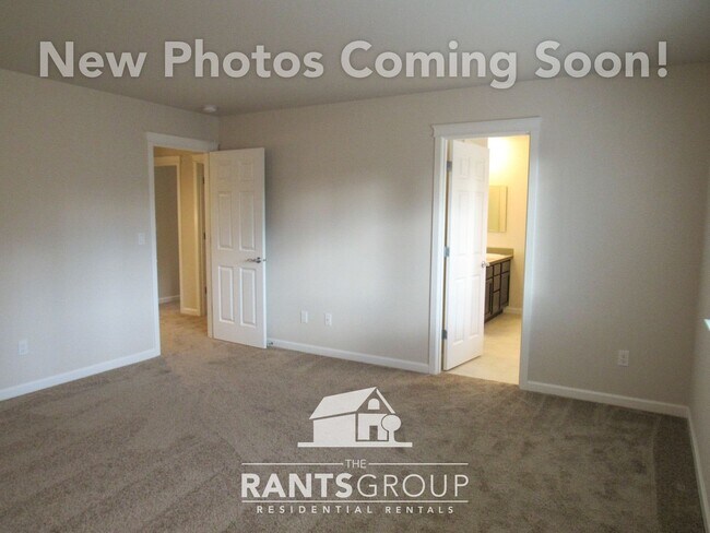 Building Photo - Fantastic Neighborhood! Easy Commute to JBLM!