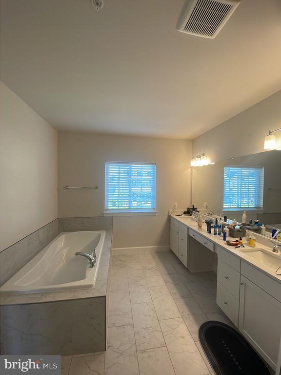 Building Photo - 12502 Welford Mnr Dr