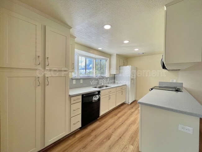 Building Photo - 24037 Gymkhana Rd