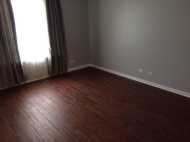 bed 1 - 4642 Magnolia Ln