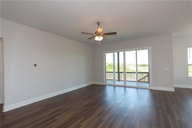 Building Photo - 3300 Scenic Valley Dr