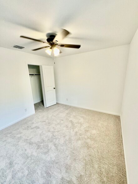 Building Photo - 1104 Barbary Fields St