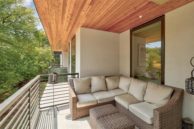 Building Photo - 1600 S 1st St