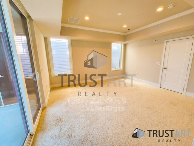 Building Photo - 3150 Parkview Walk