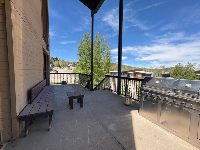 Building Photo - Brian Head Rental All utilities Included!!