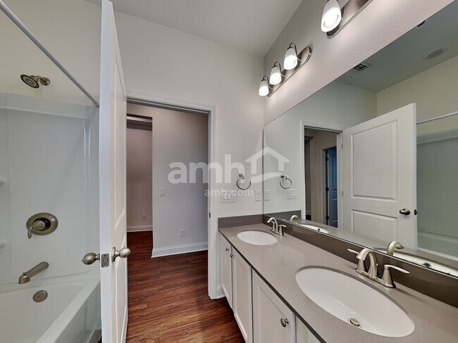 Building Photo - 900 Summer Stone Loop