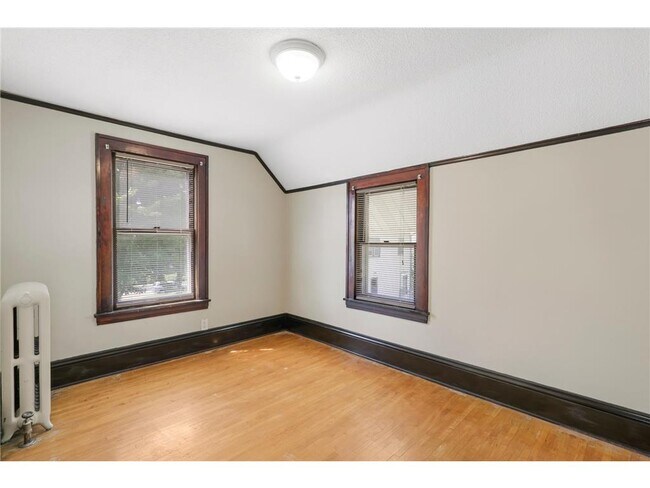 Building Photo - 3217 4th St SE