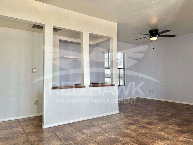 Building Photo - 820 W University Dr