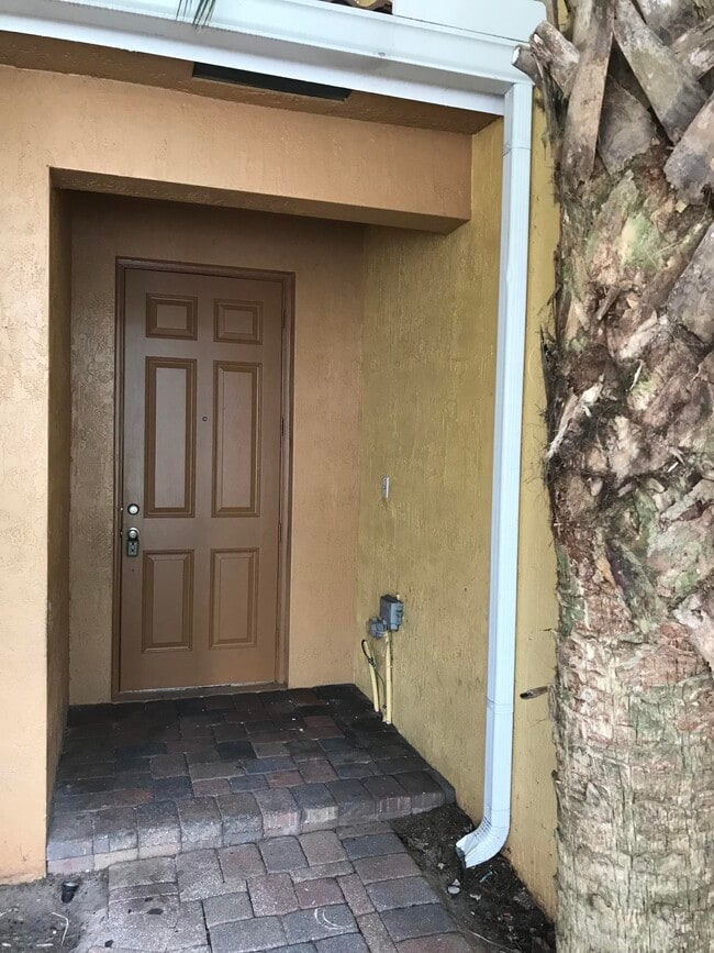 Building Photo - 895 Pipers Cay Dr