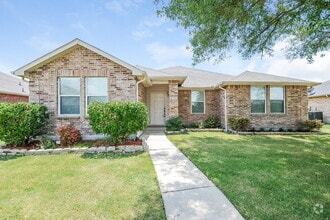 Building Photo - 2999 Fallbrook Dr