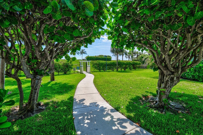Building Photo - 2074 Mainsail Cir